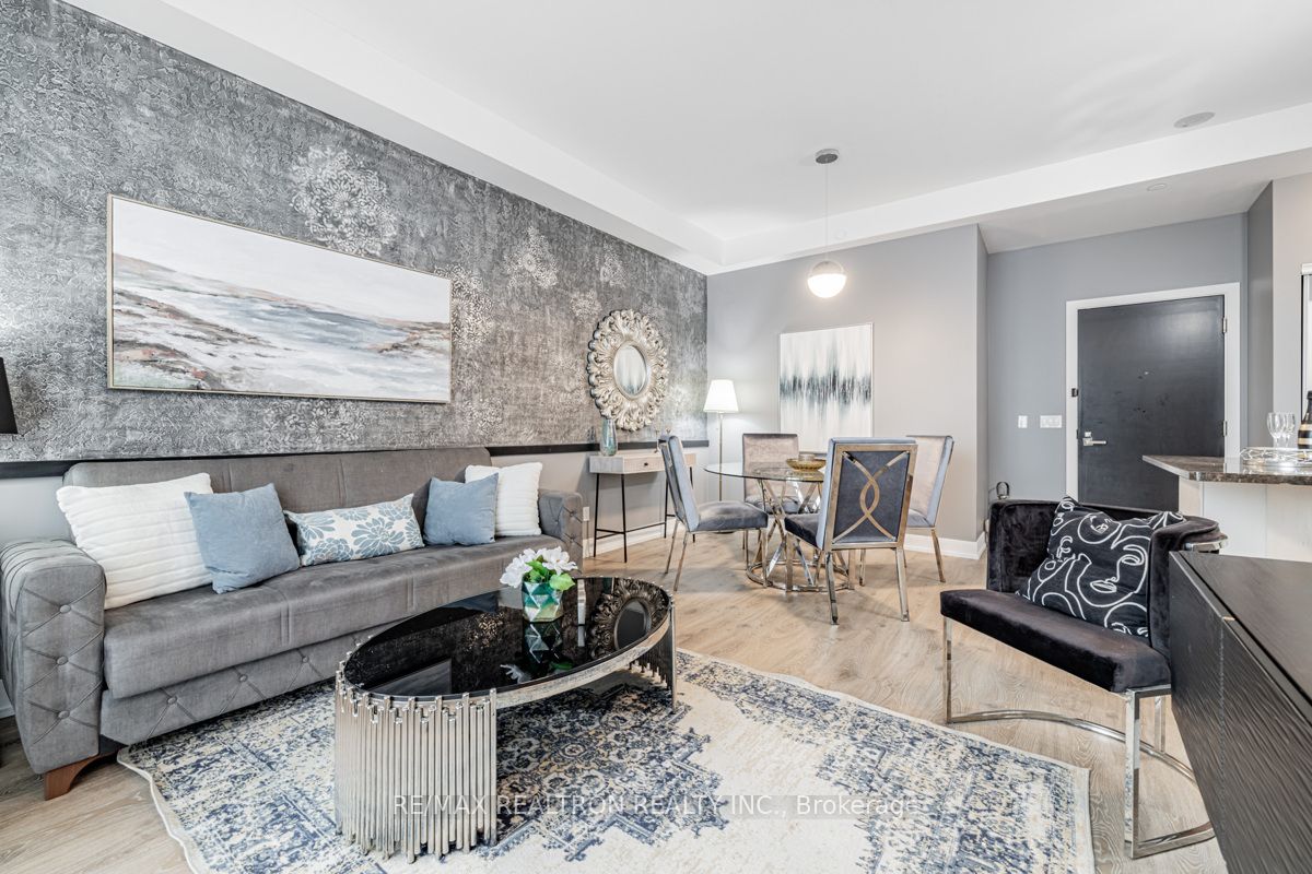9471 Yonge St, #213
