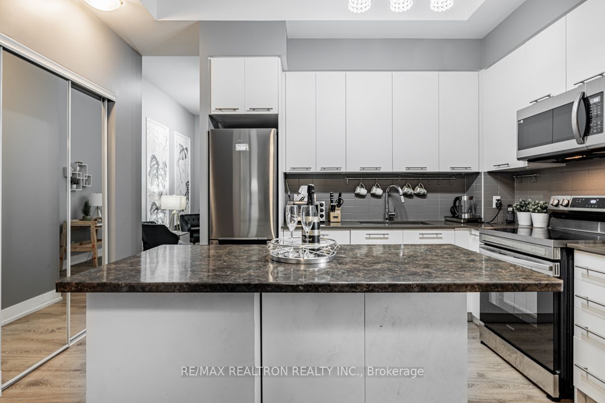 9471 Yonge St, #213
