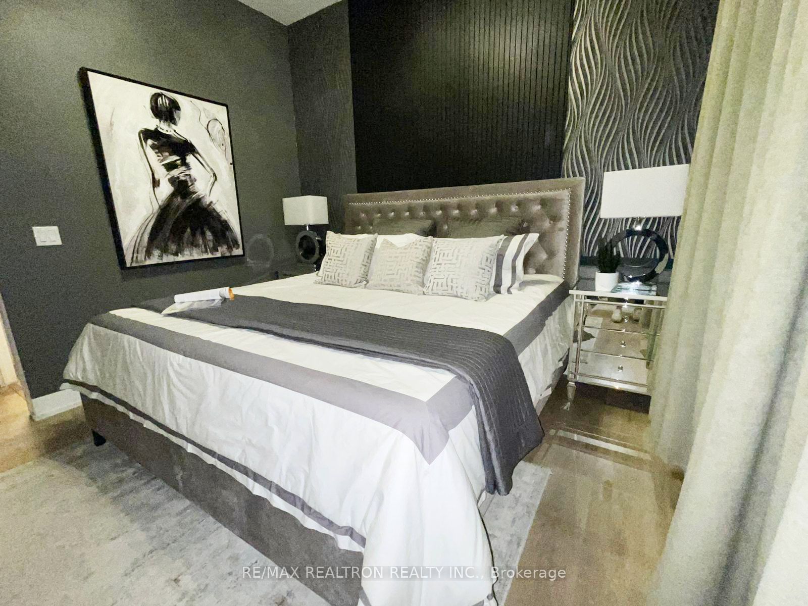 9471 Yonge St, #213