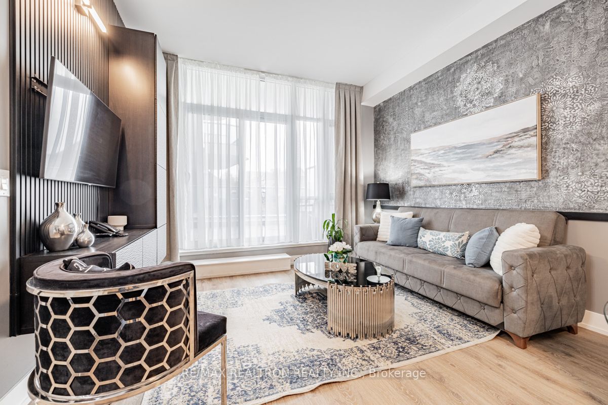 9471 Yonge St, #213