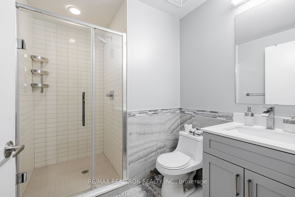 9471 Yonge St, #213