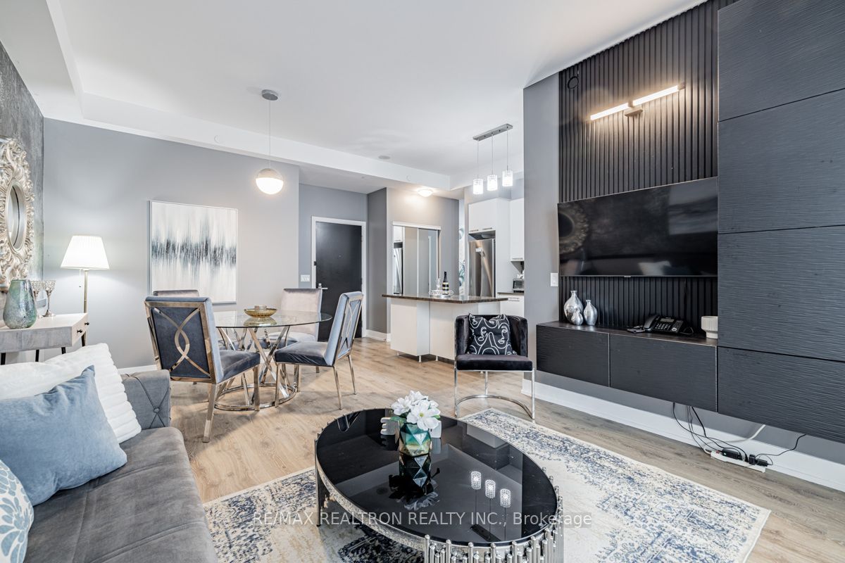 9471 Yonge St, #213