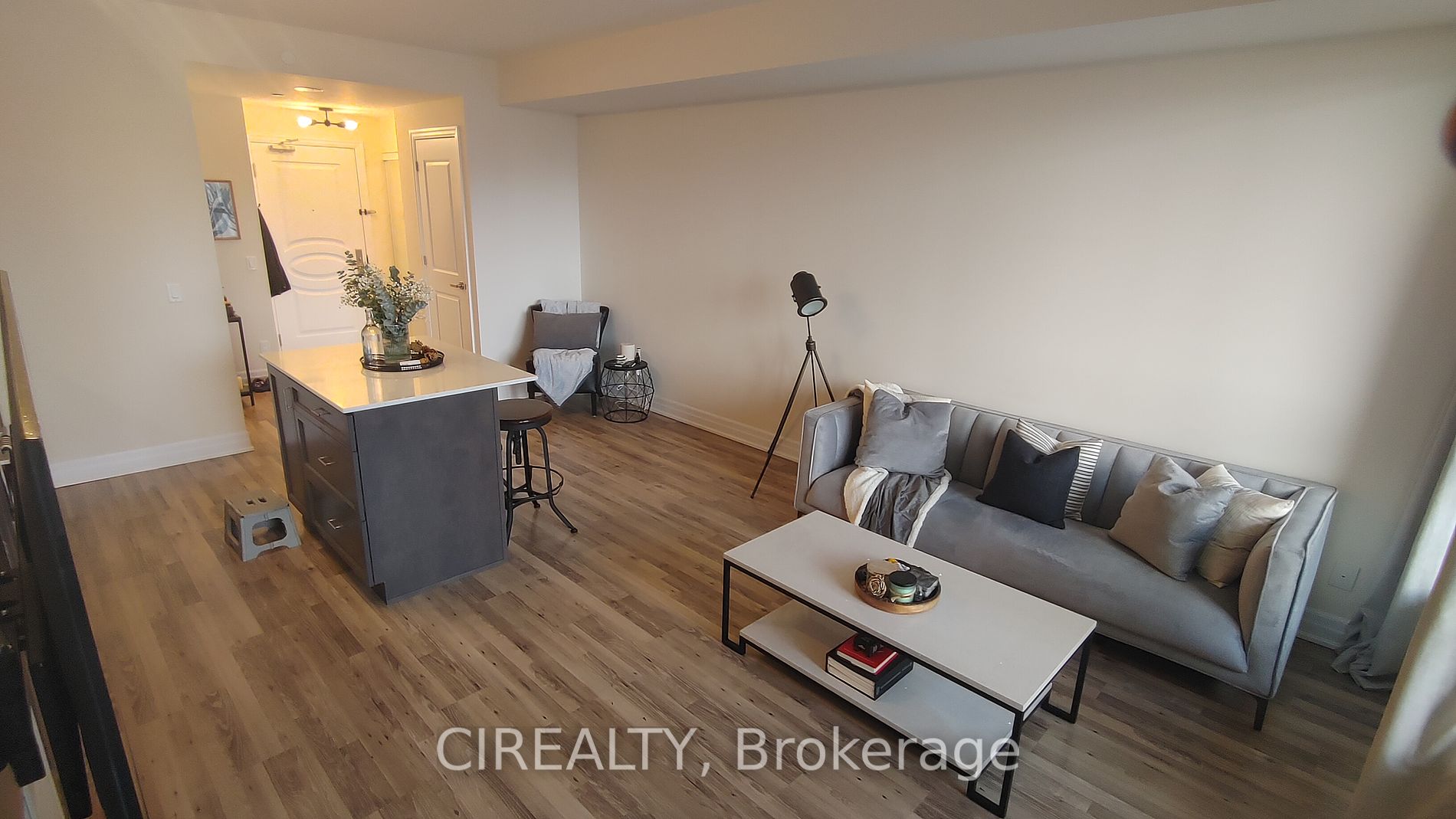9075 Jane Street #802