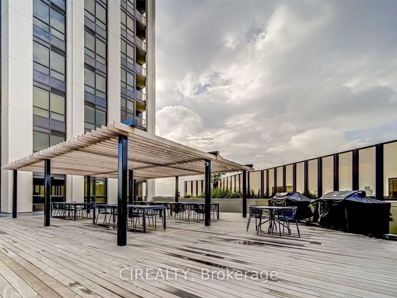 9075 Jane Street #802