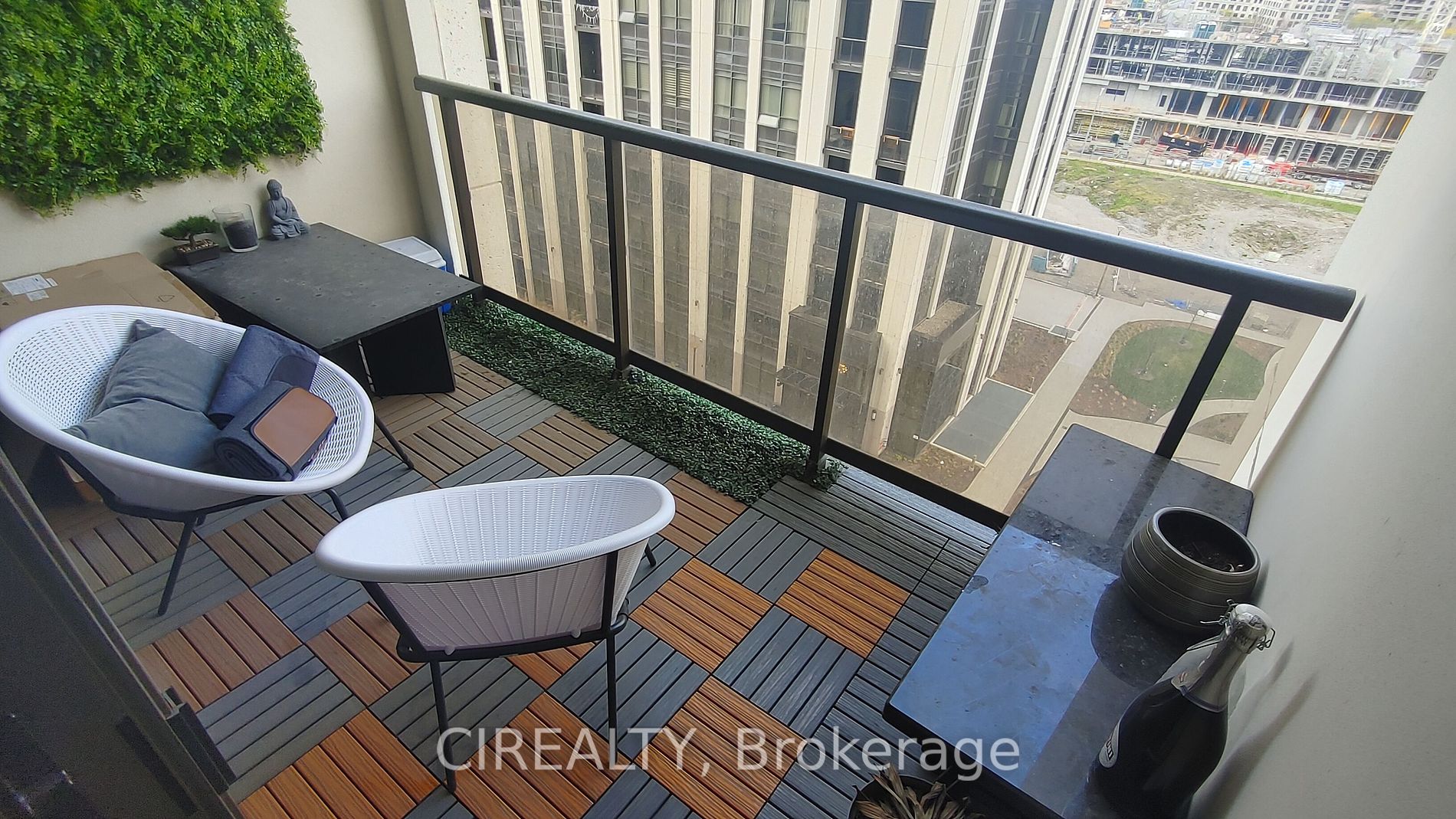 9075 Jane Street #802
