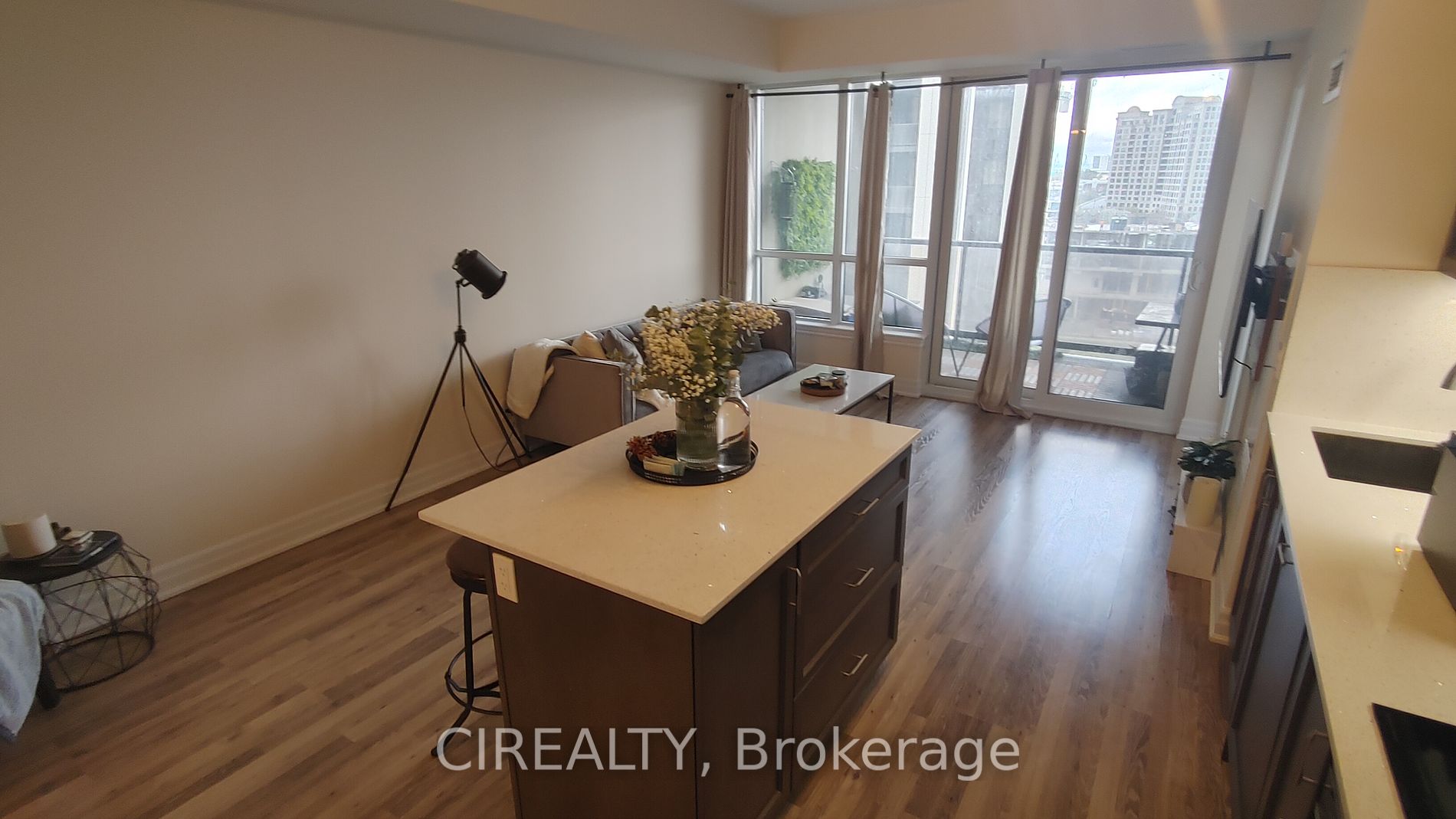 9075 Jane Street #802