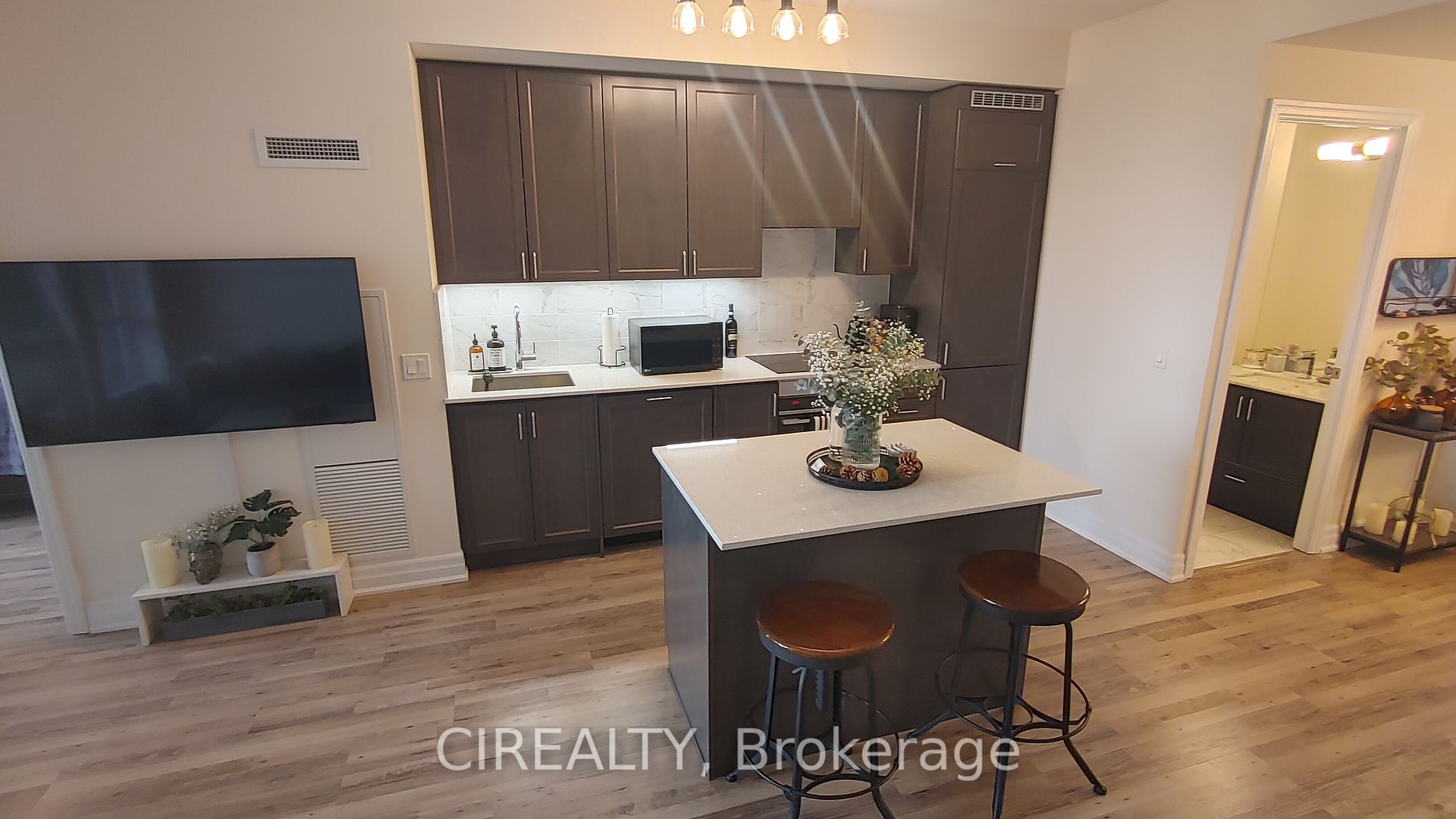 9075 Jane Street #802