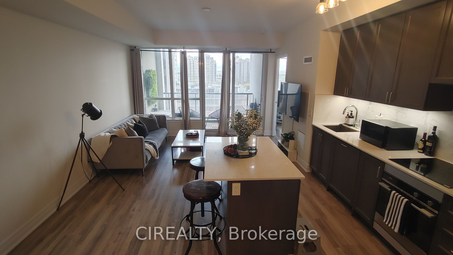 9075 Jane Street #802