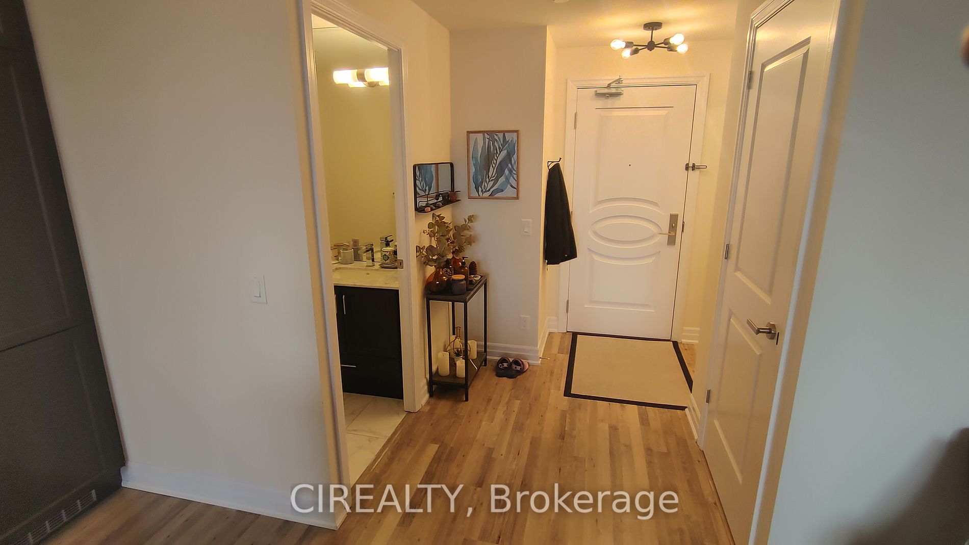 9075 Jane Street #802