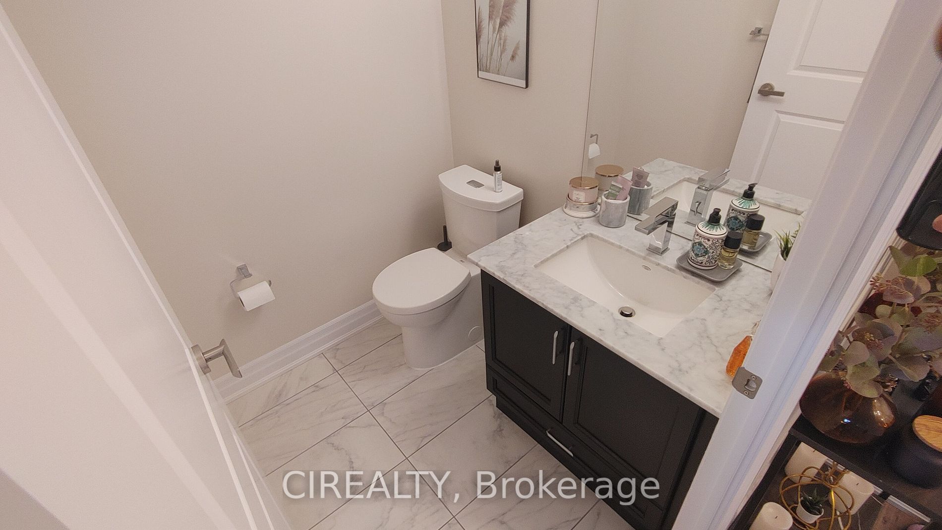 9075 Jane Street #802