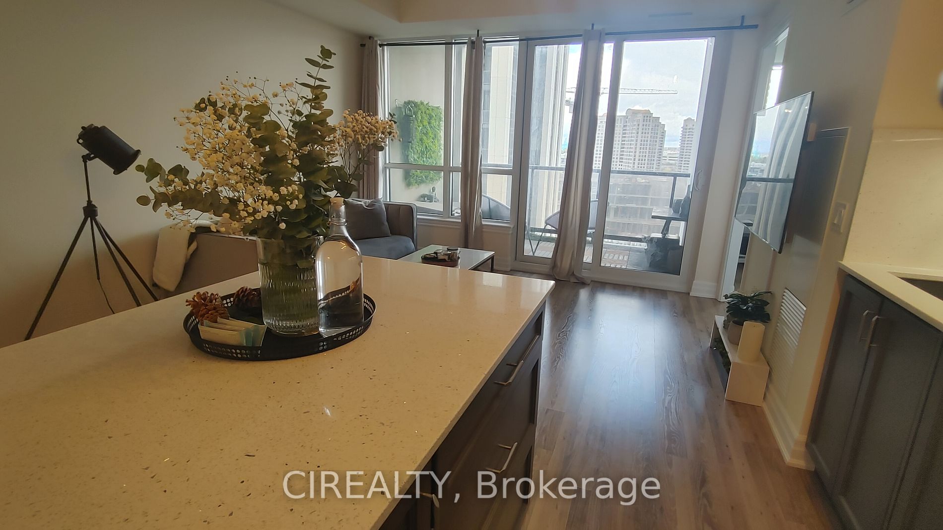 9075 Jane Street #802