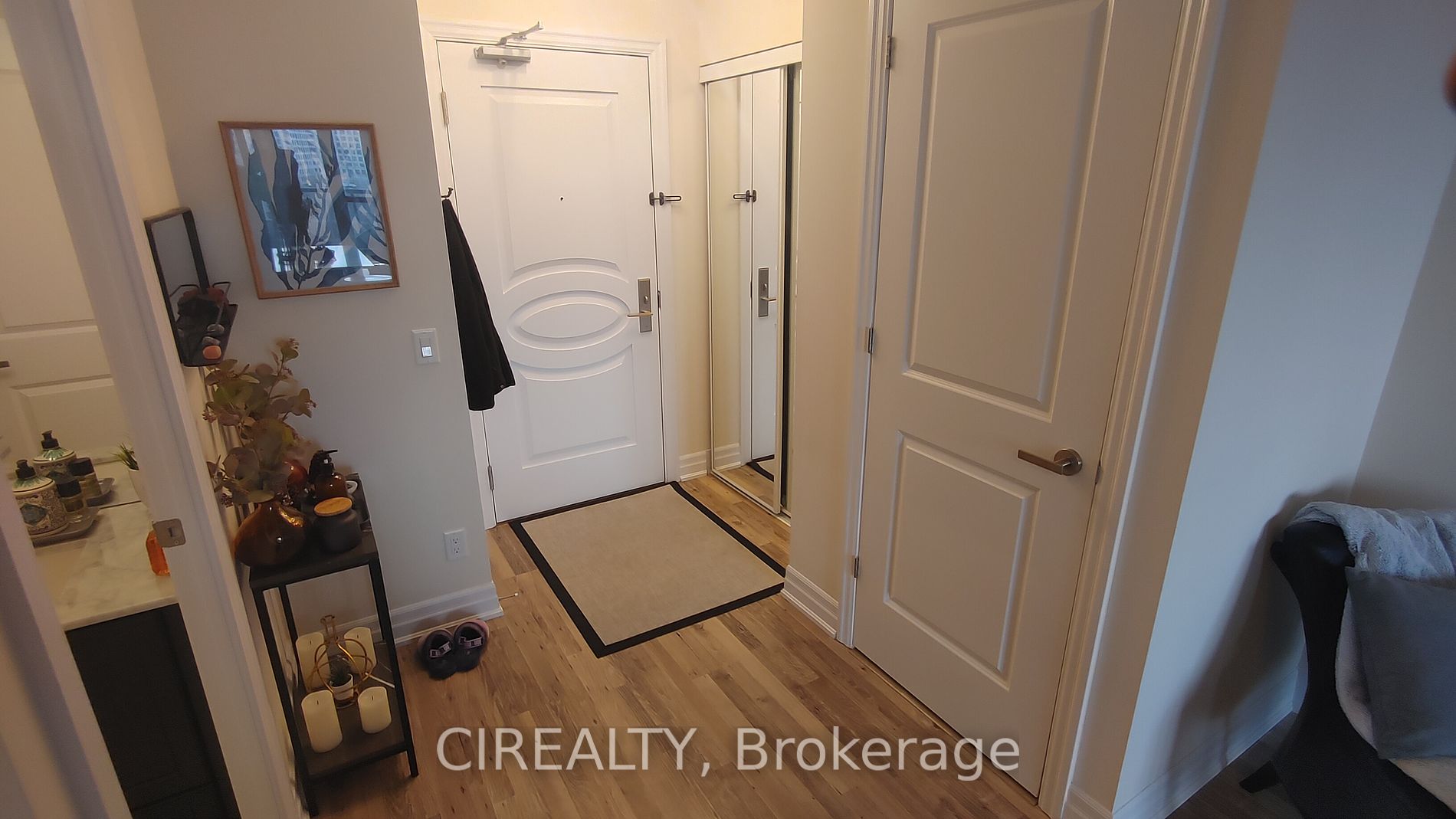 9075 Jane Street #802