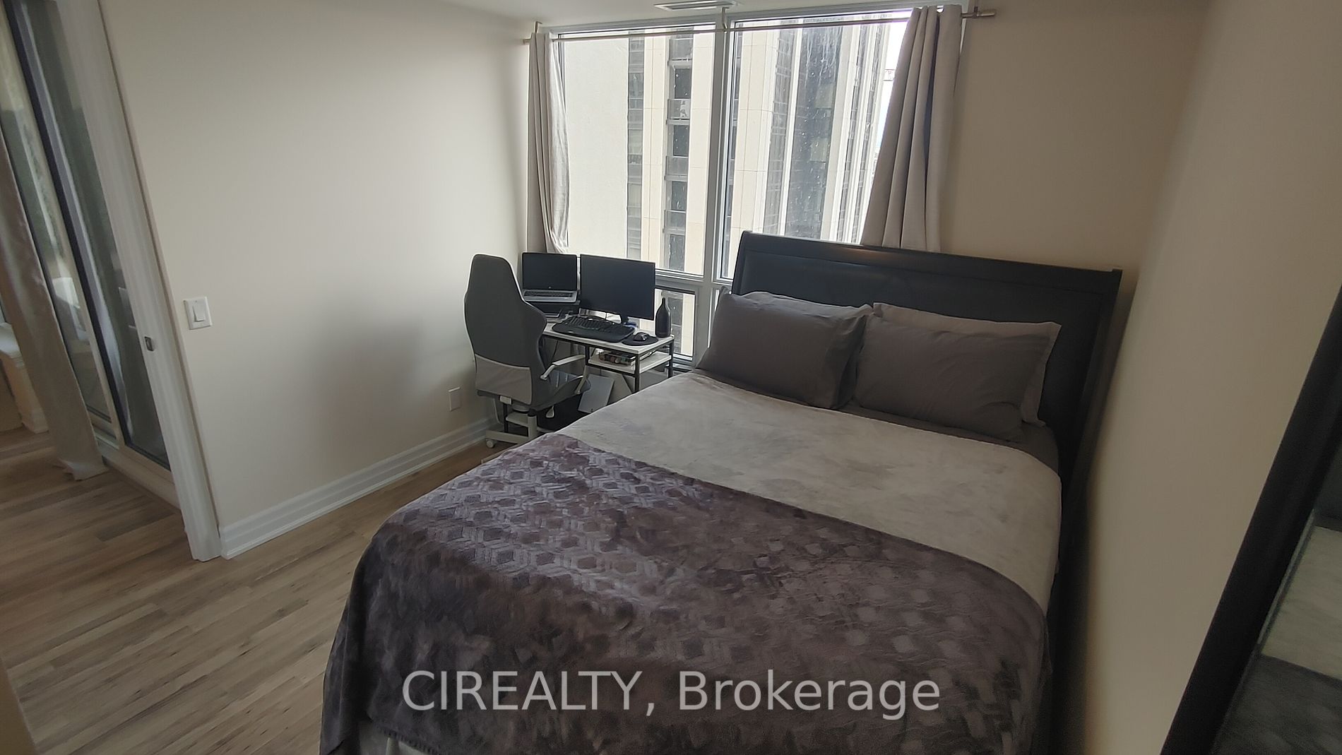 9075 Jane Street #802