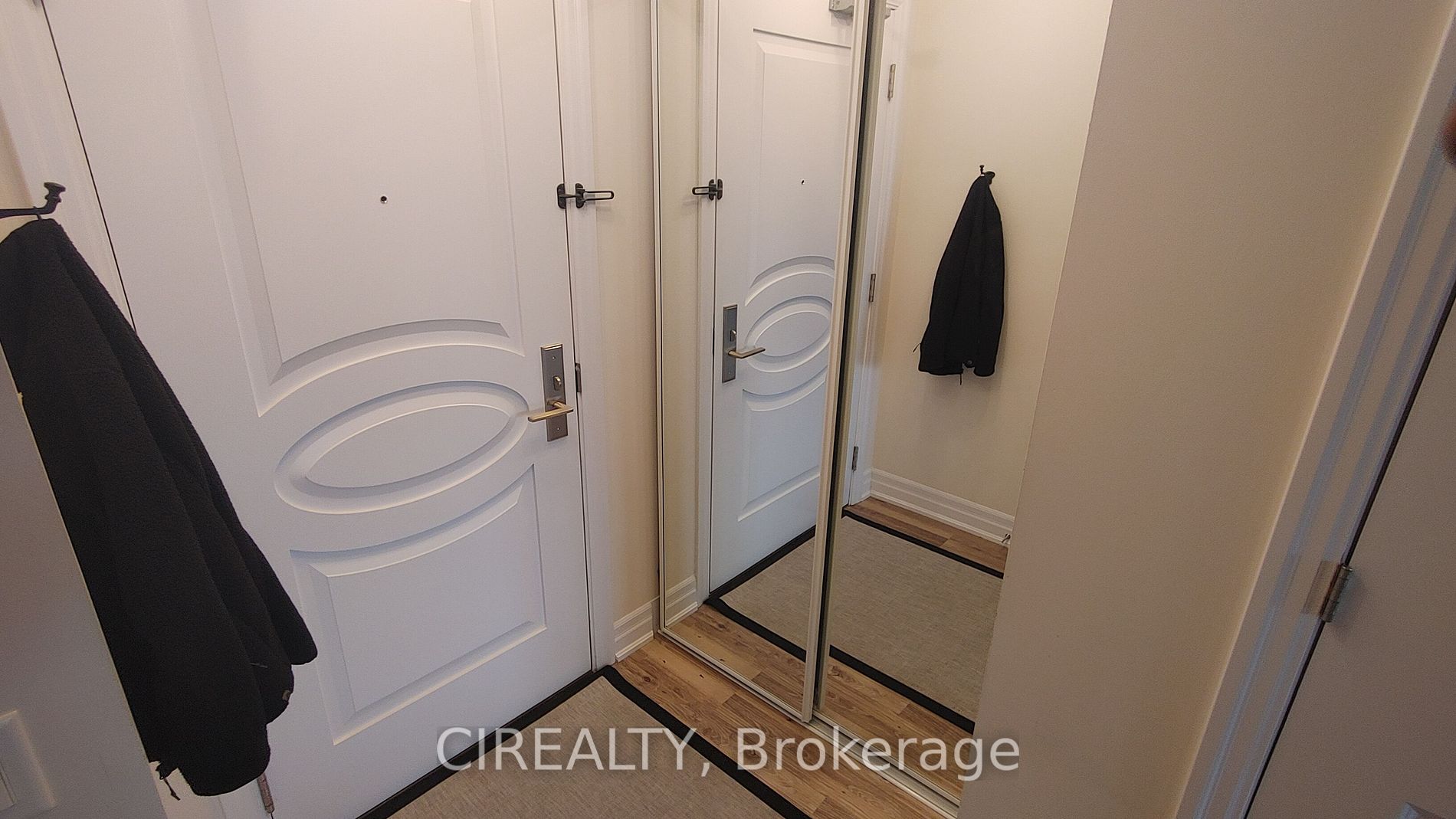 9075 Jane Street #802