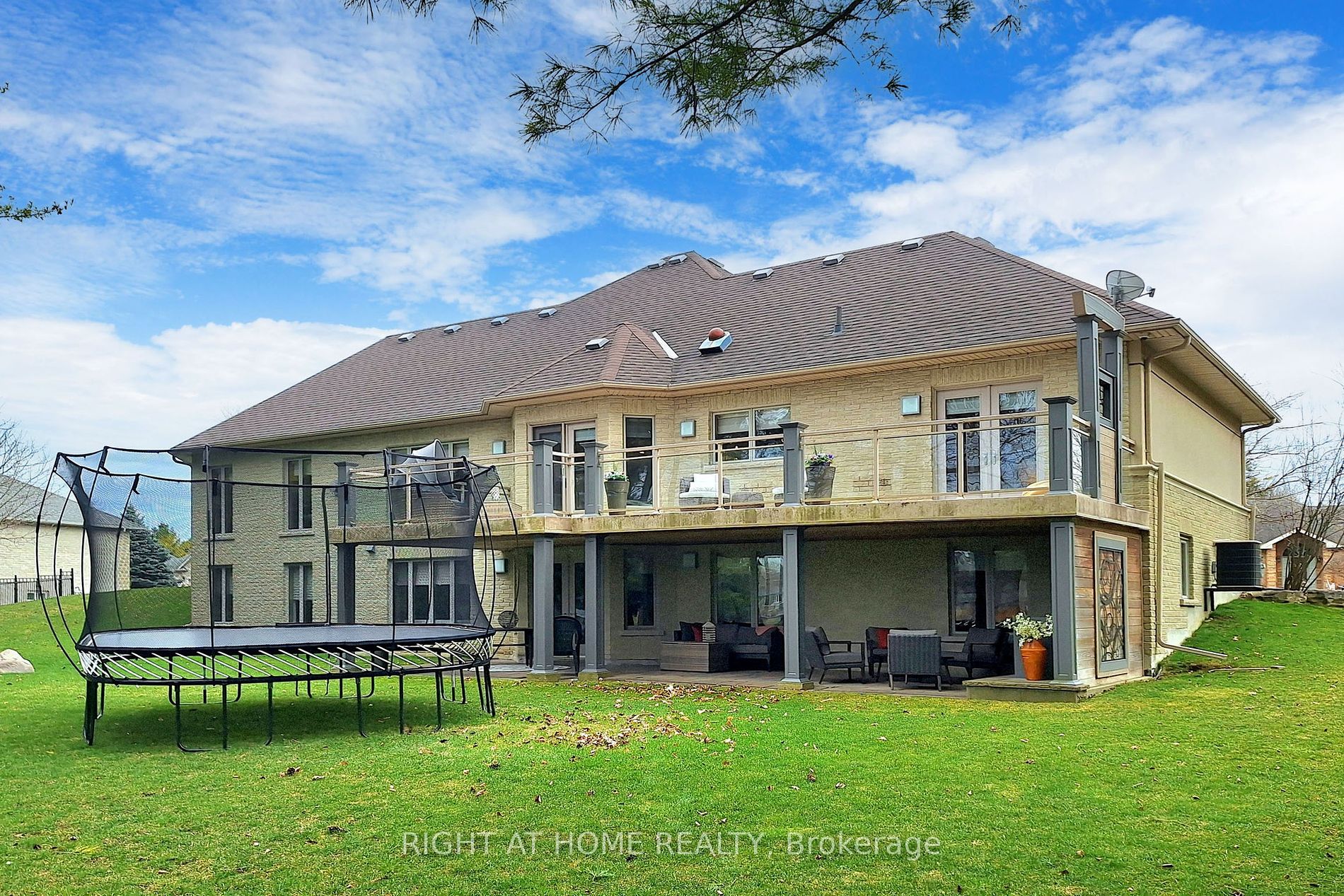 24 Maplehyrn Avenue