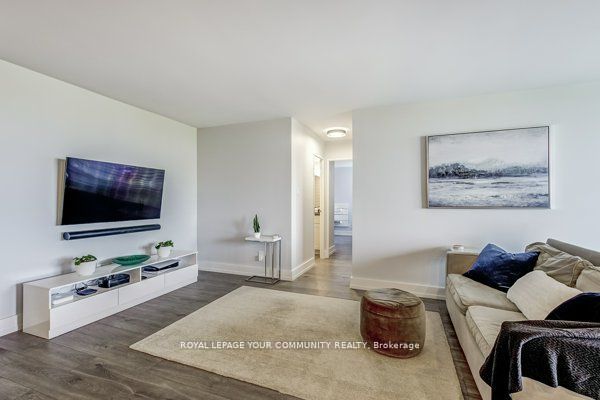 7811 Yonge St, #910