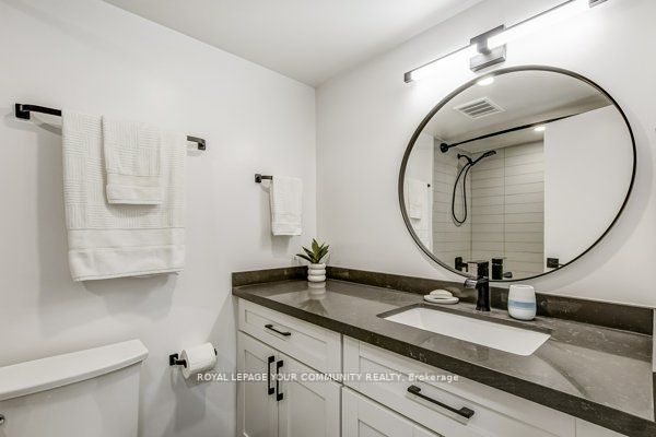 7811 Yonge St, #910
