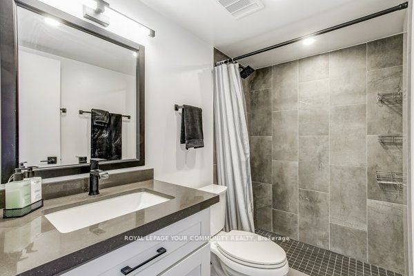 7811 Yonge St, #910