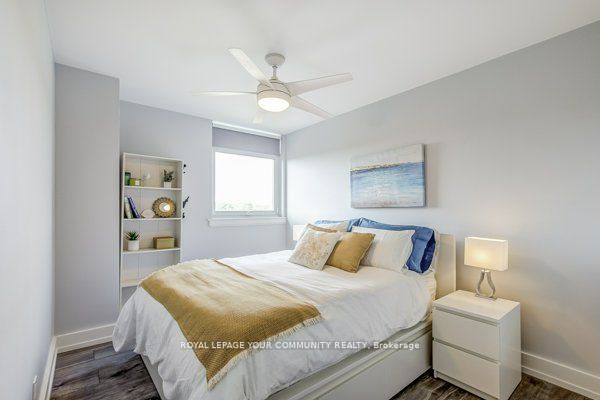 7811 Yonge St, #910