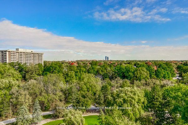 7811 Yonge St, #910