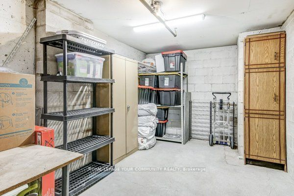 7811 Yonge St, #910