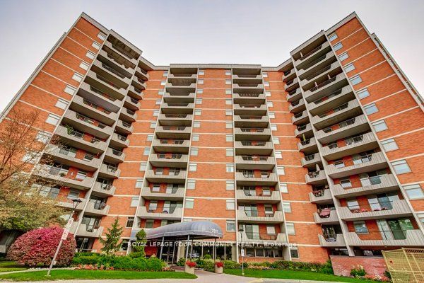 7811 Yonge St, #910