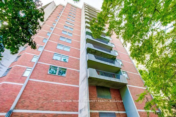 7811 Yonge St, #910