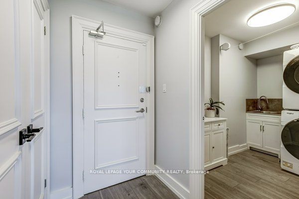 7811 Yonge St, #910