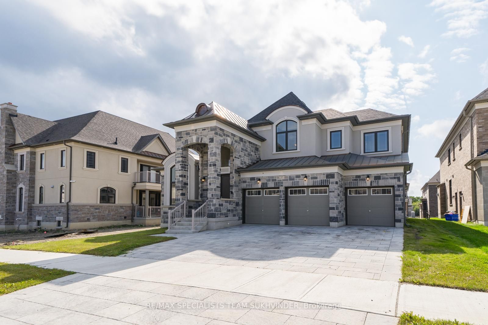 57 Appleyard Ave