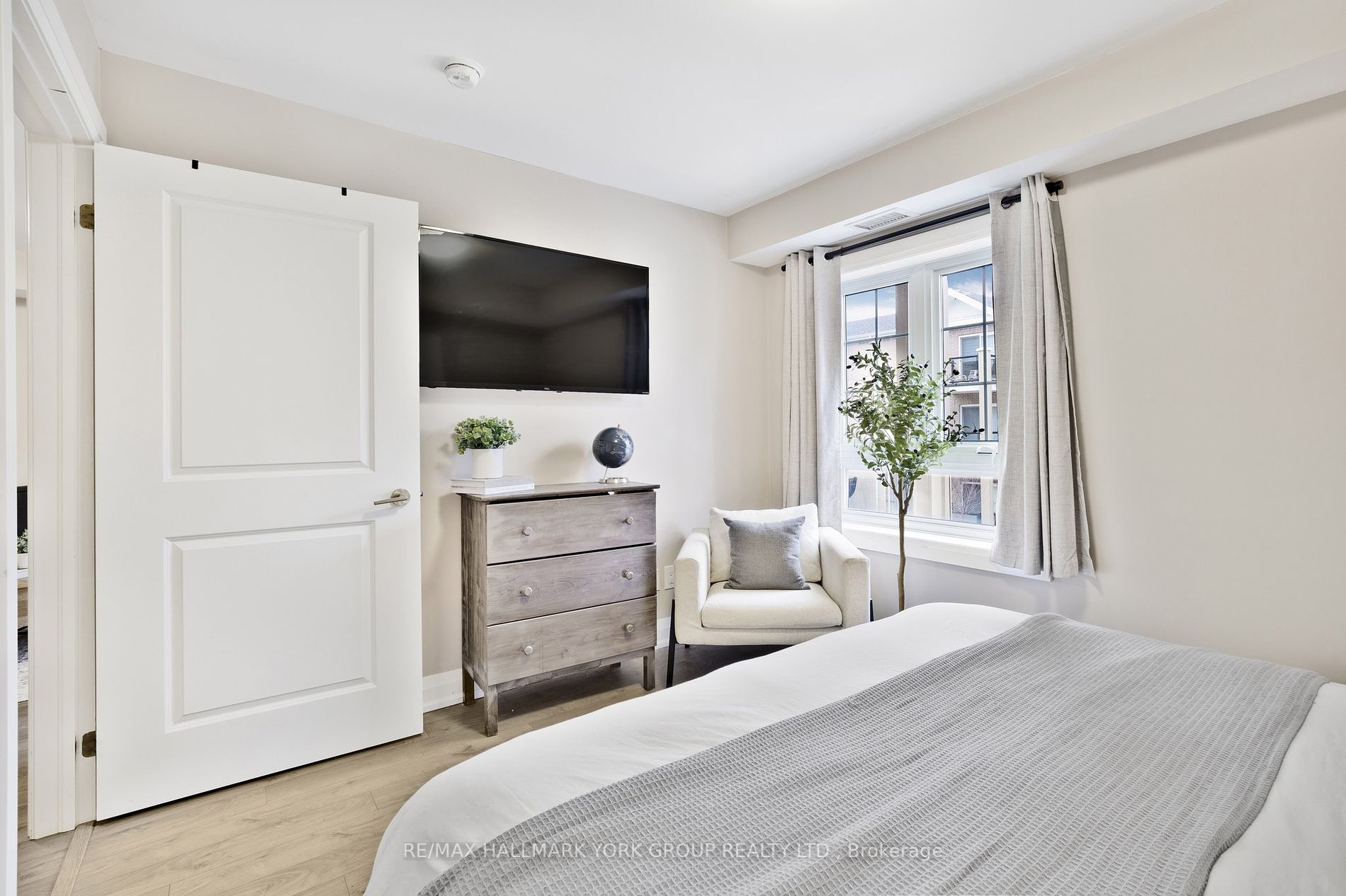 481 Rupert Avenue #203