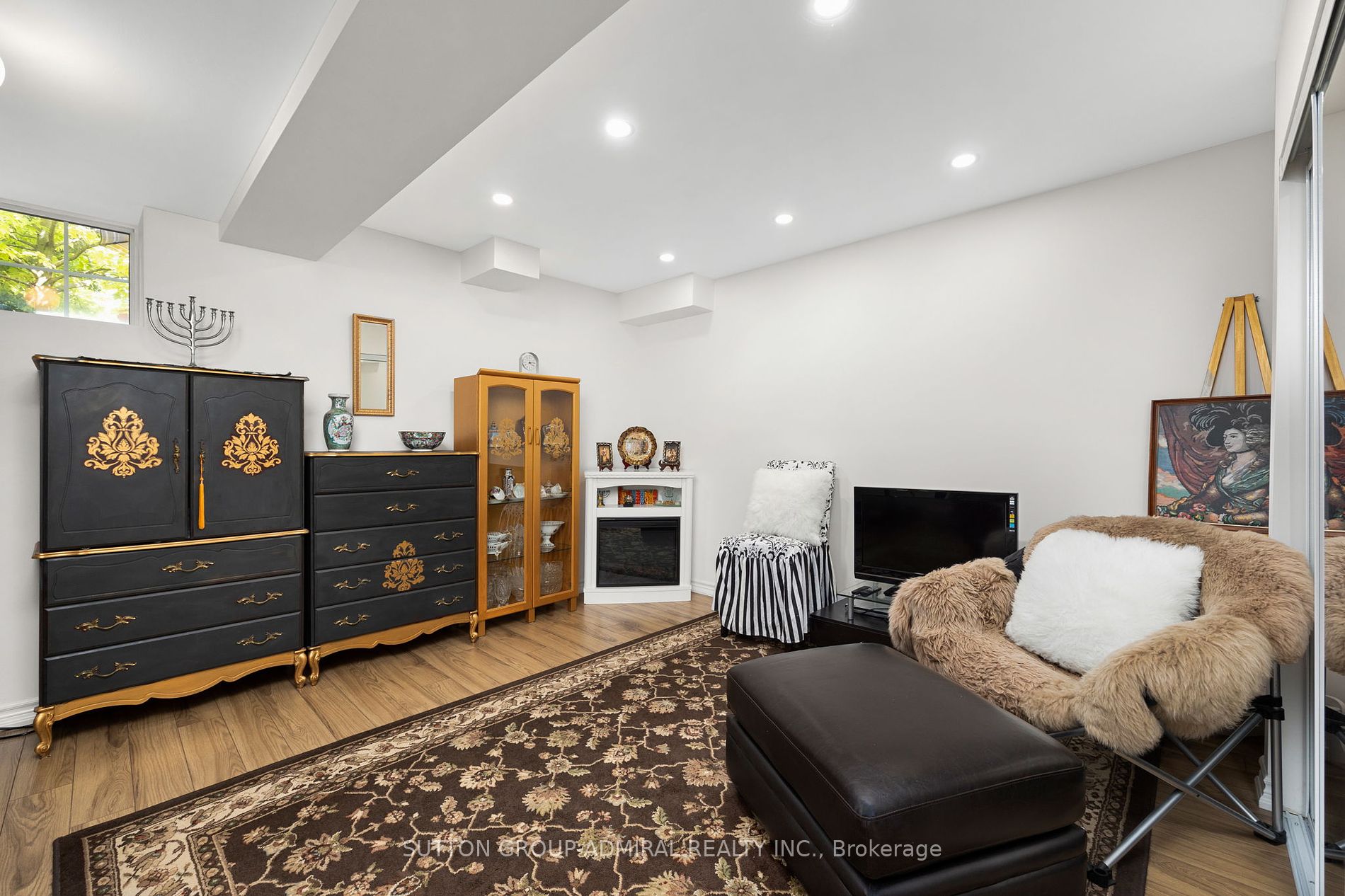 8777 Dufferin St, #44