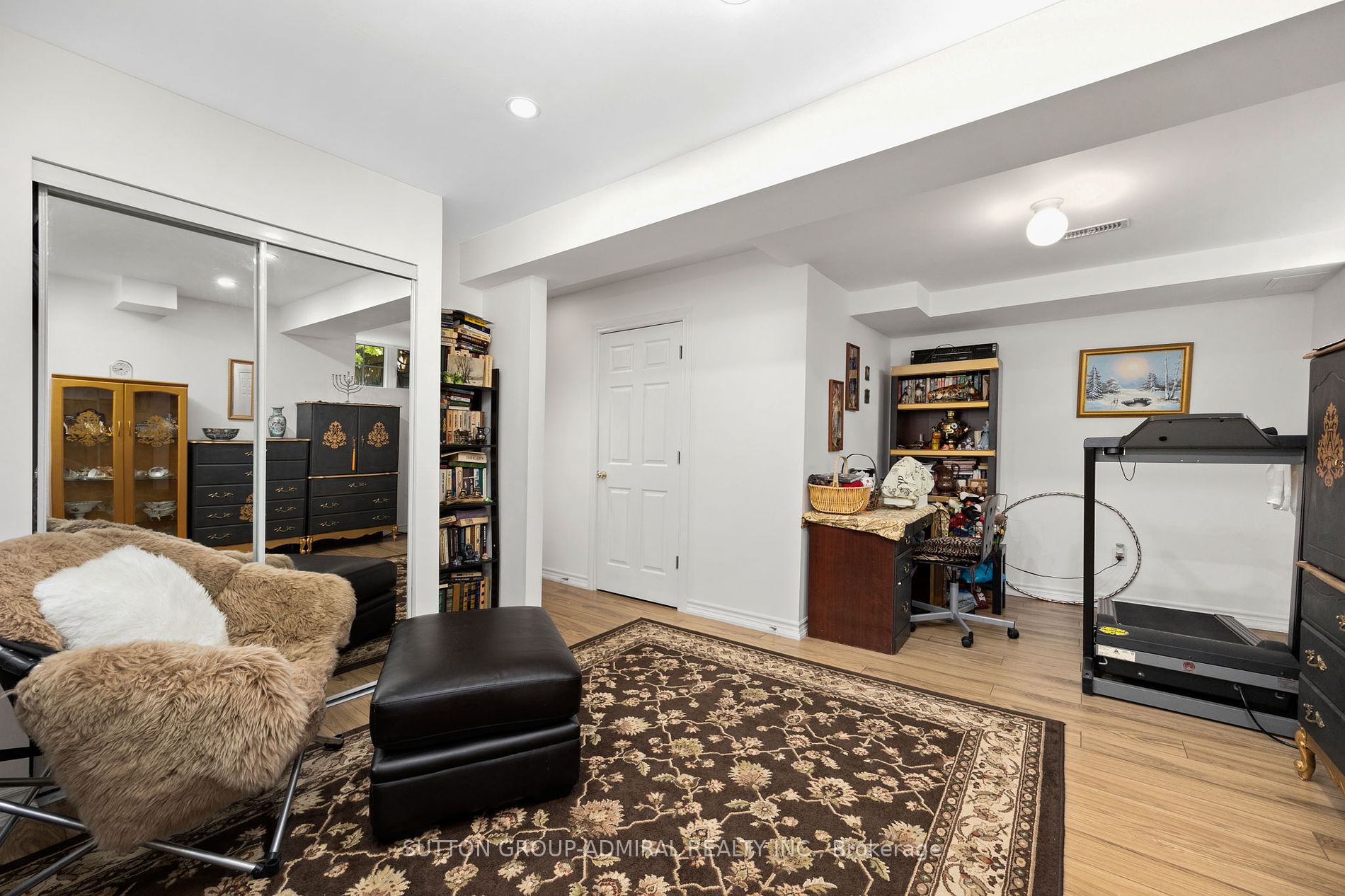 8777 Dufferin St, #44