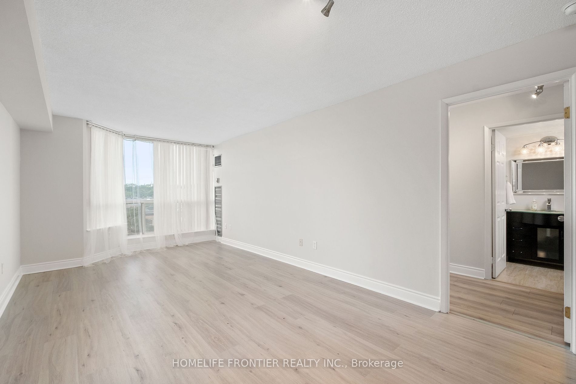 309 Major Mackenzie Dr E, #601