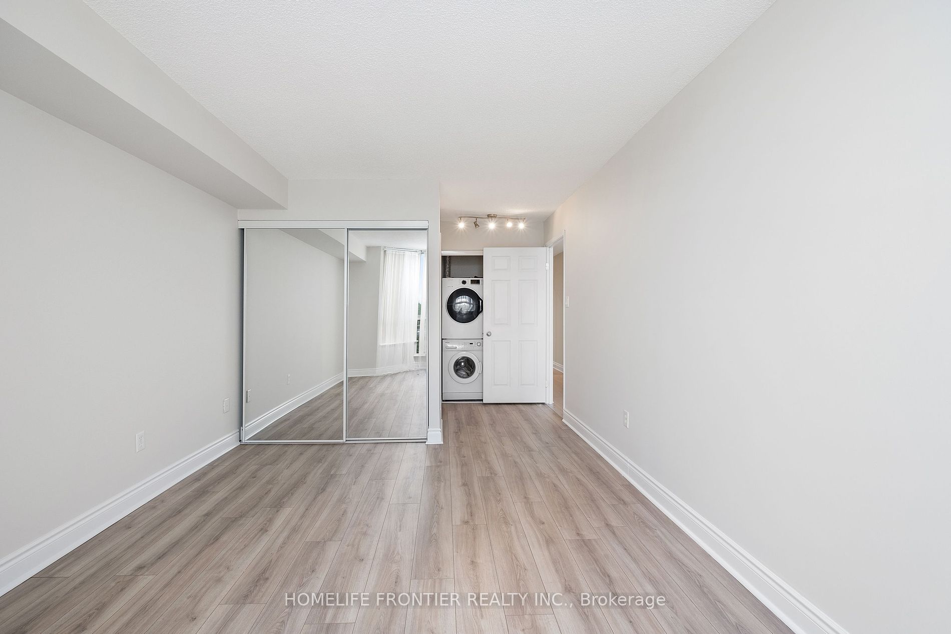 309 Major Mackenzie Dr E, #601