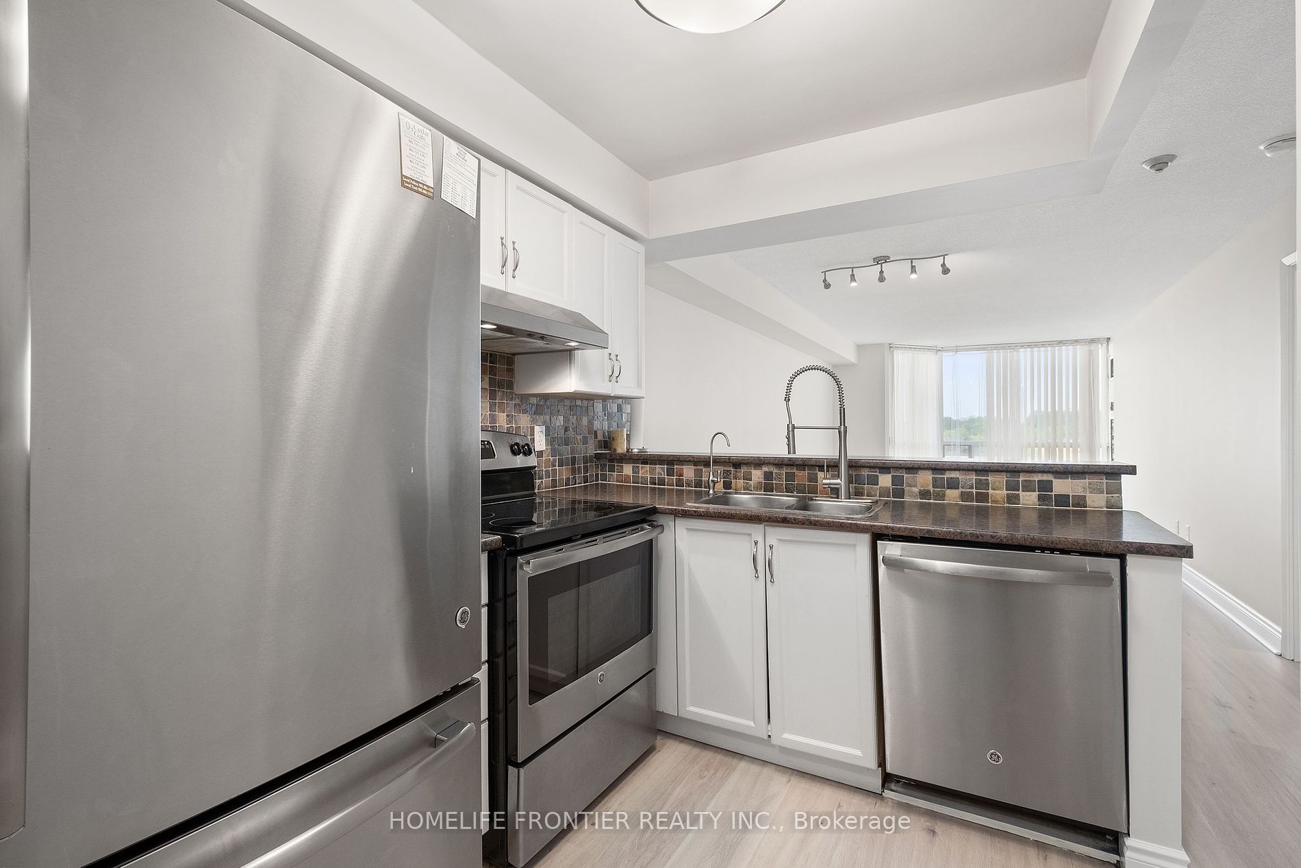 309 Major Mackenzie Dr E, #601