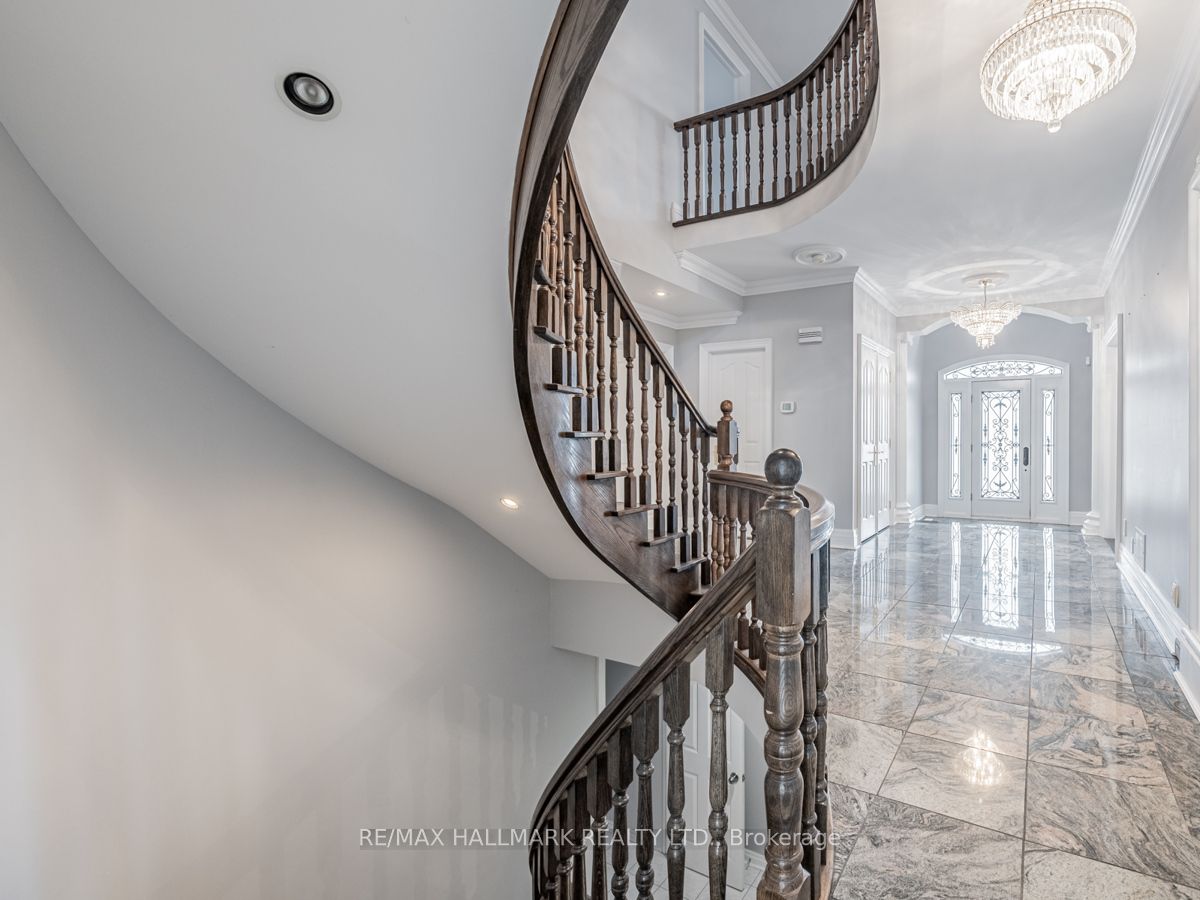 138 Elgin Mills Rd W