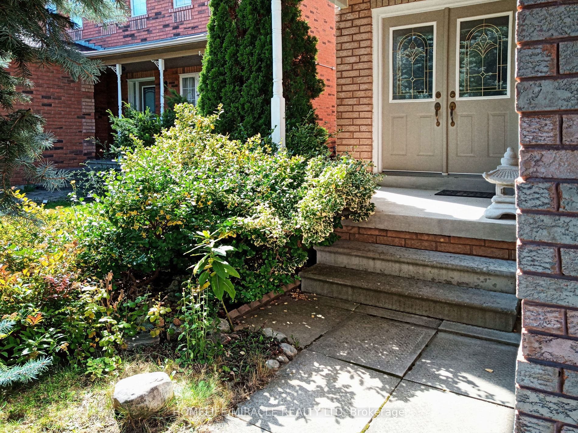 1338 Vincent Crescent
