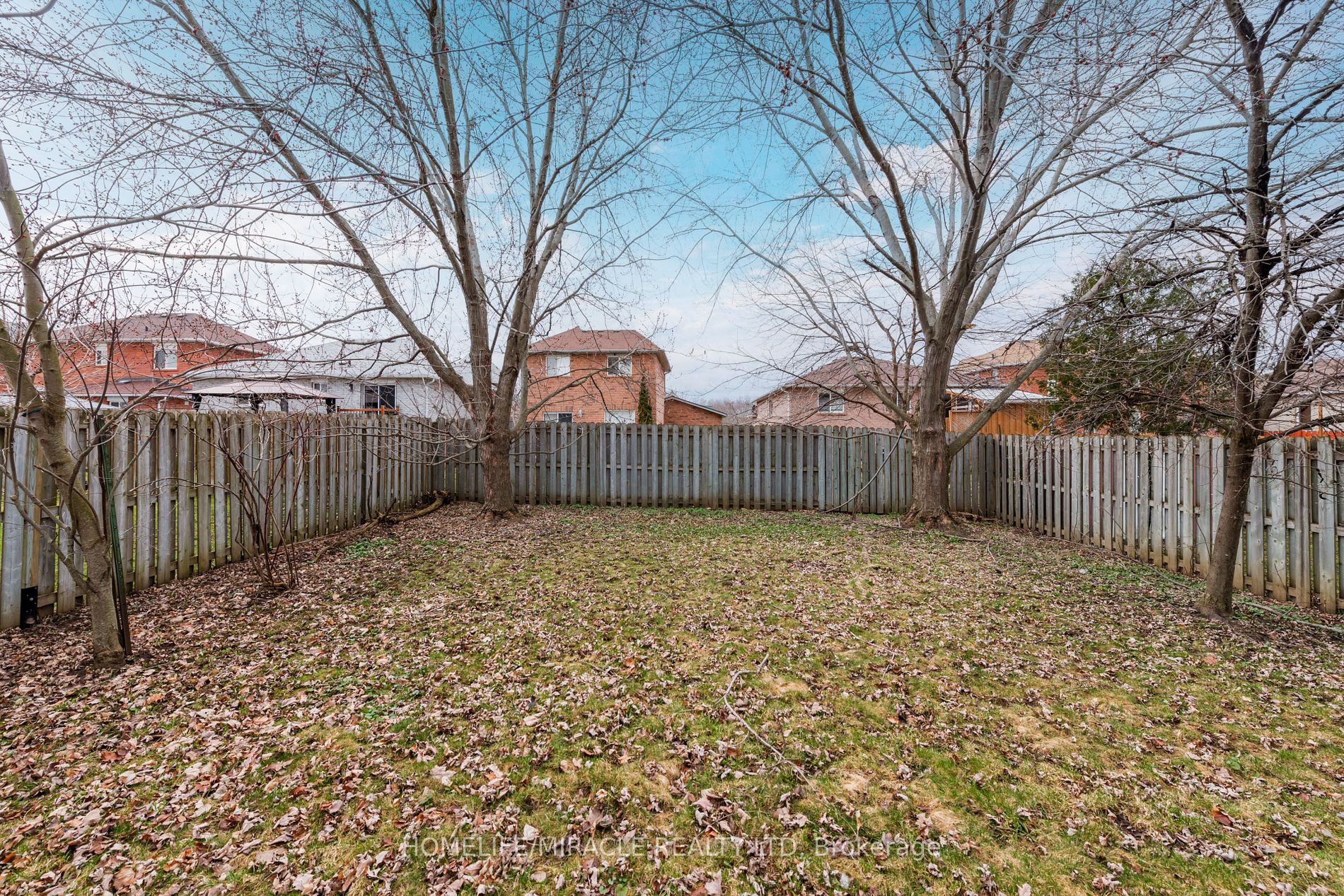 1338 Vincent Crescent