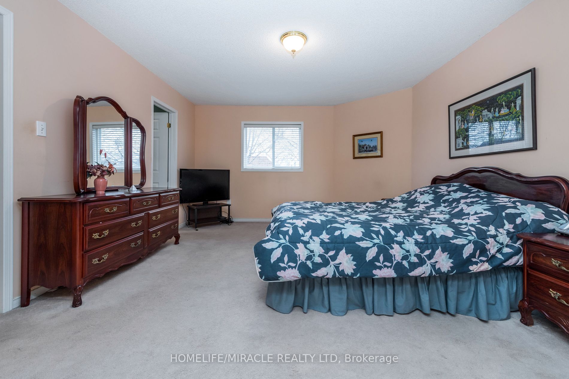 1338 Vincent Crescent