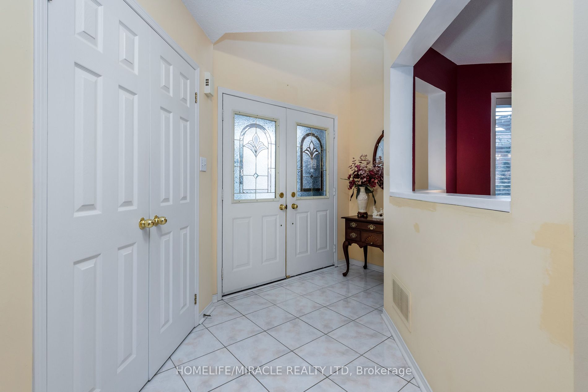 1338 Vincent Crescent