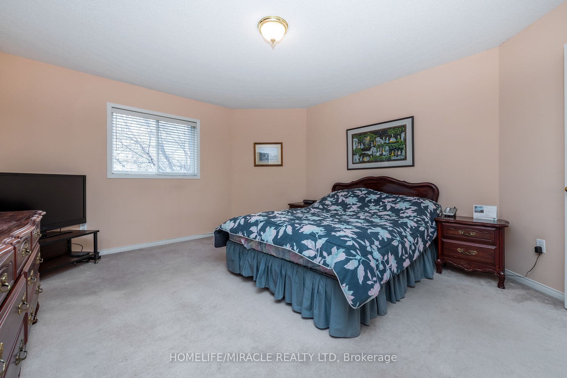 1338 Vincent Crescent