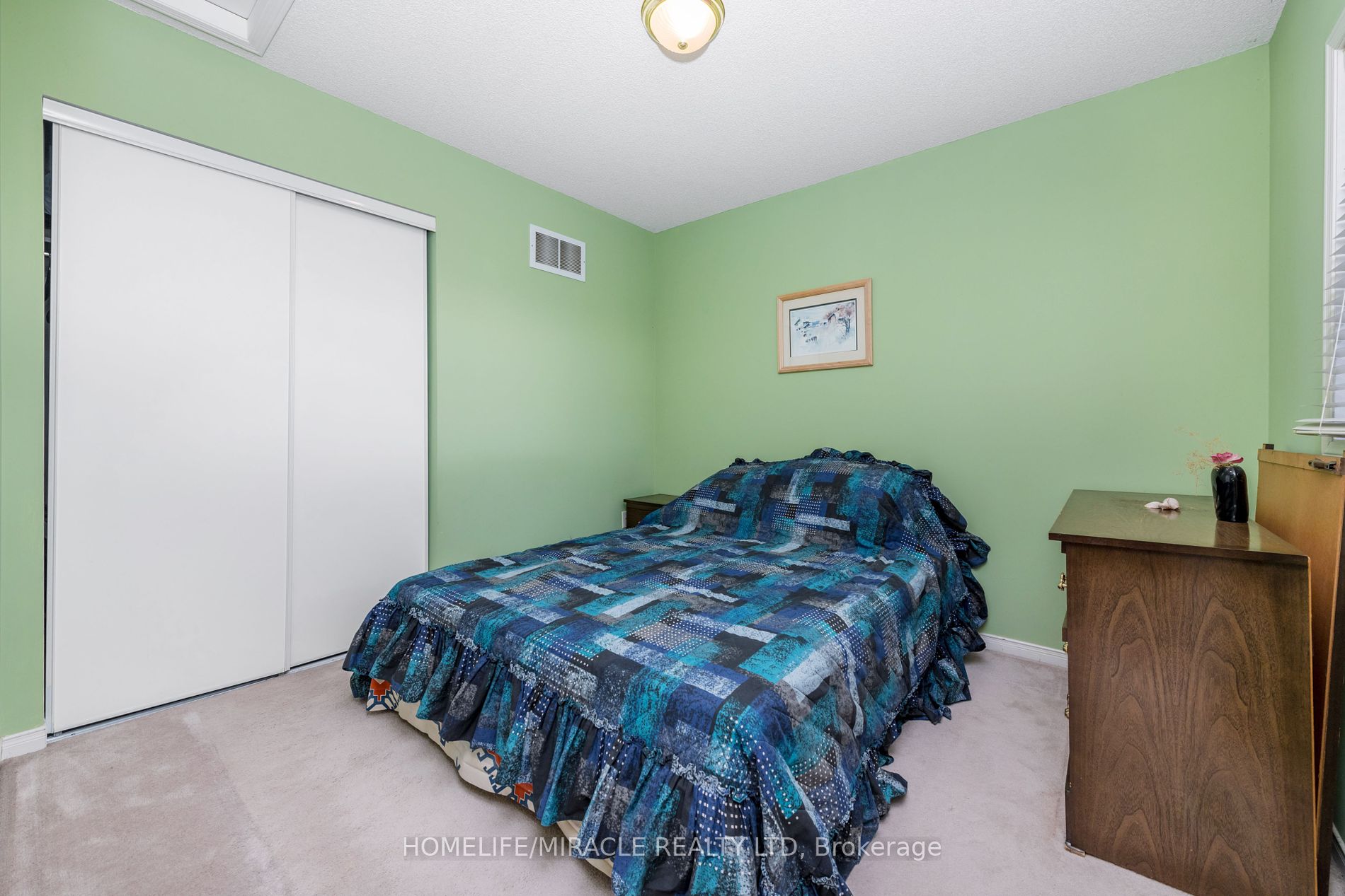 1338 Vincent Crescent