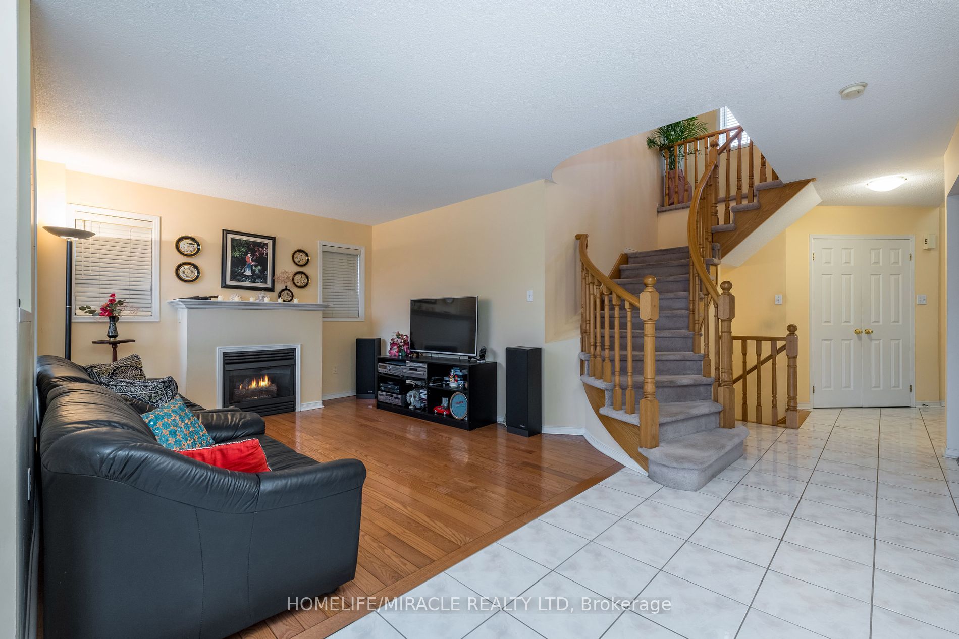 1338 Vincent Crescent