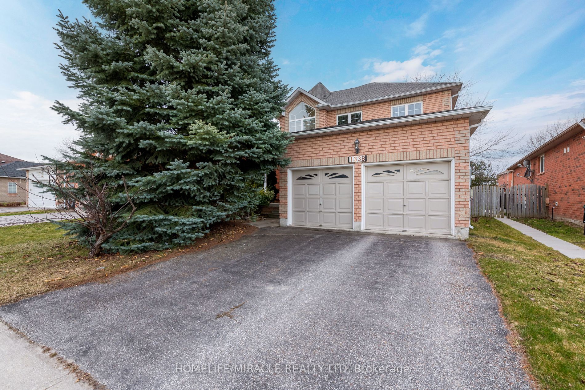 1338 Vincent Crescent