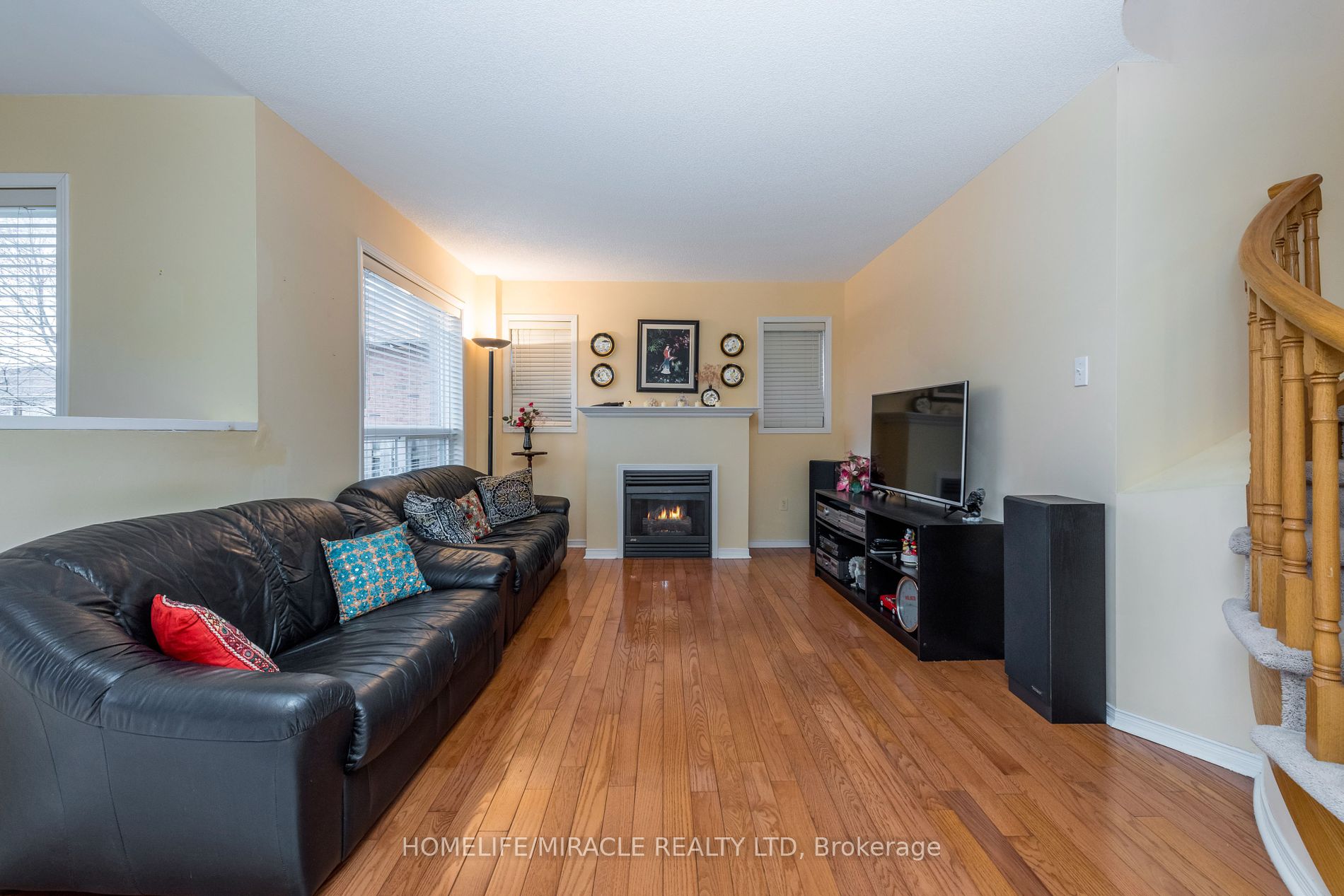 1338 Vincent Crescent
