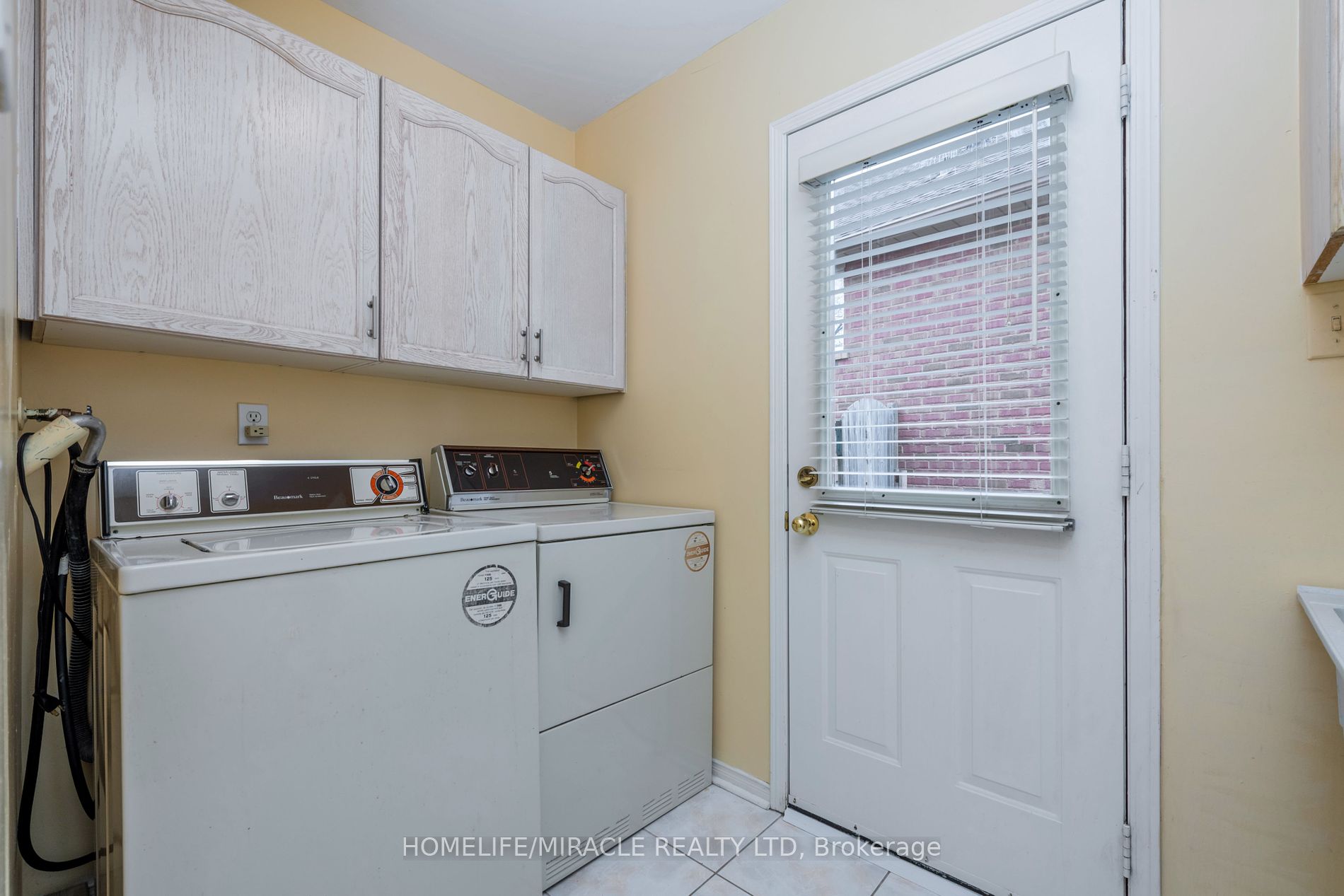 1338 Vincent Crescent