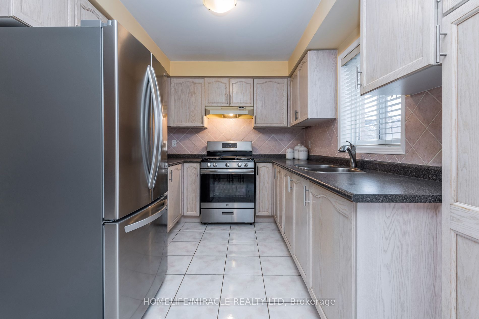 1338 Vincent Crescent