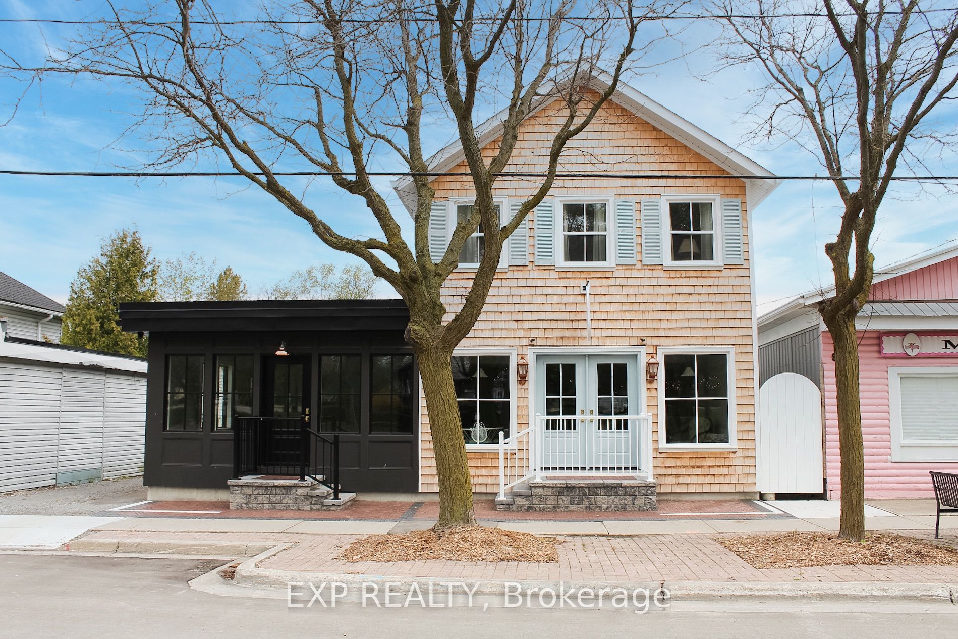 944 Lake Drive E