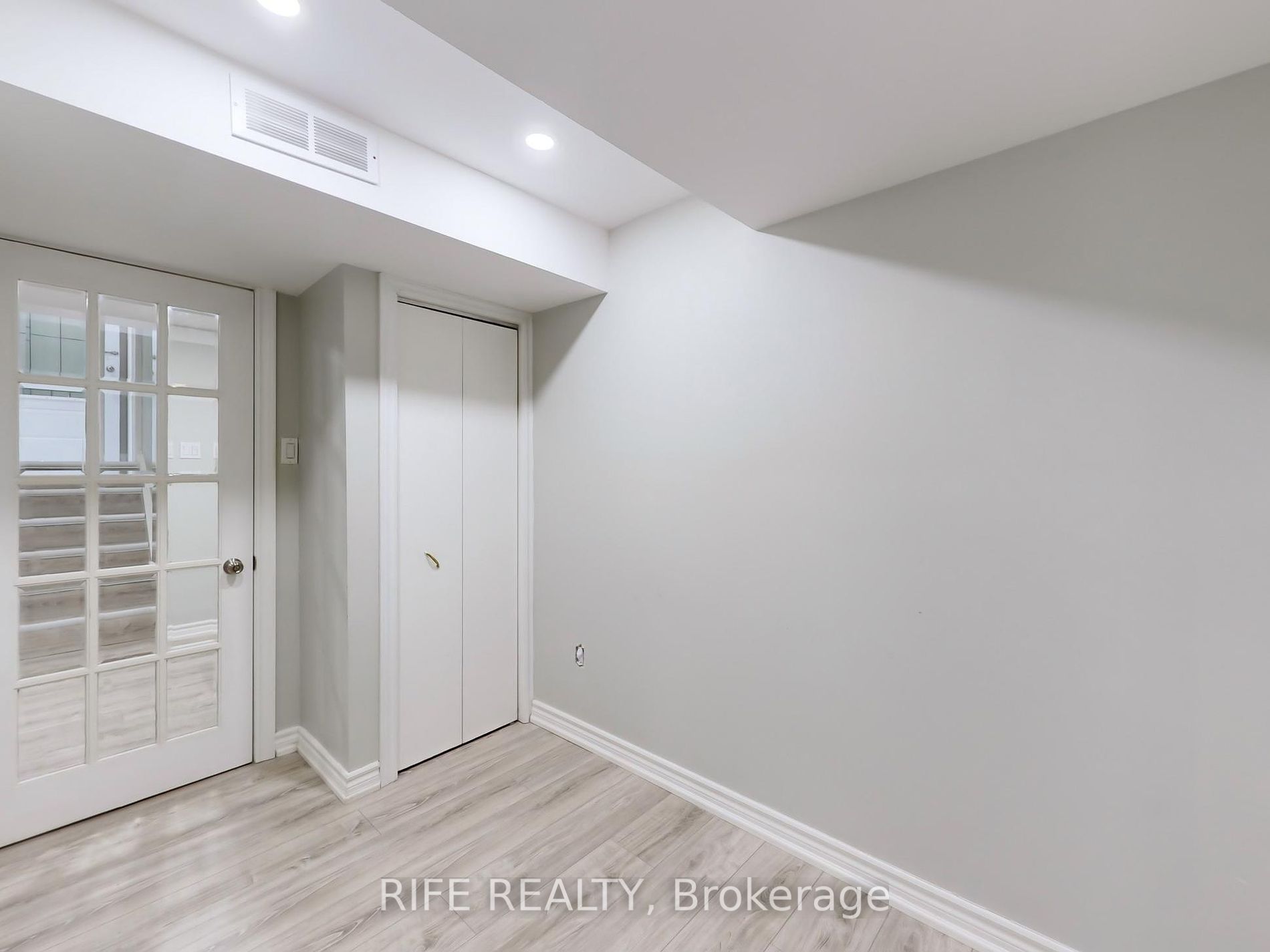 12 Sherwood Forest Drive