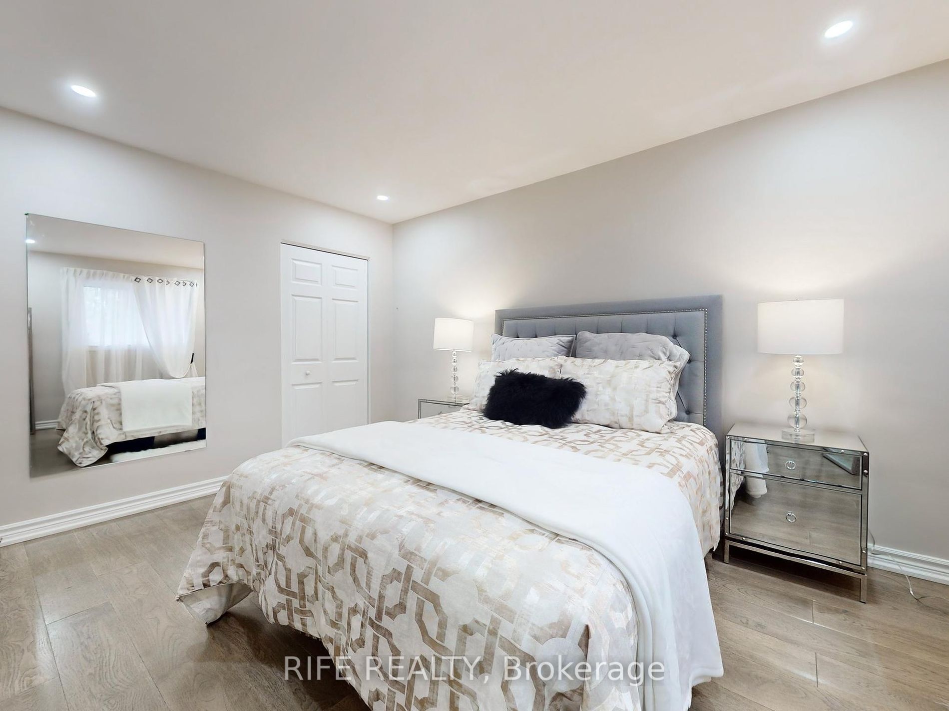 12 Sherwood Forest Drive